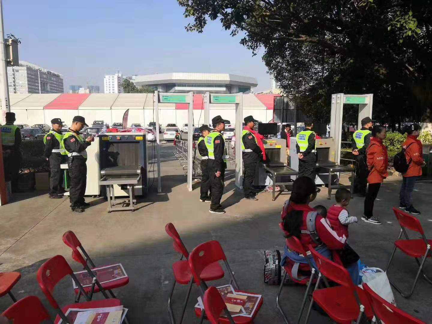 東莞2020“平安回家”活動現場采用守門神安檢機安檢門等安檢設備